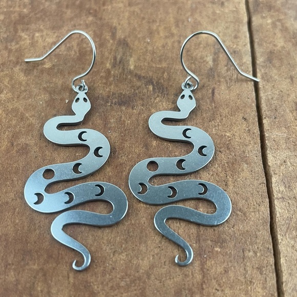 Jewelry - Snake 🐍 cutout charm pendant earrings